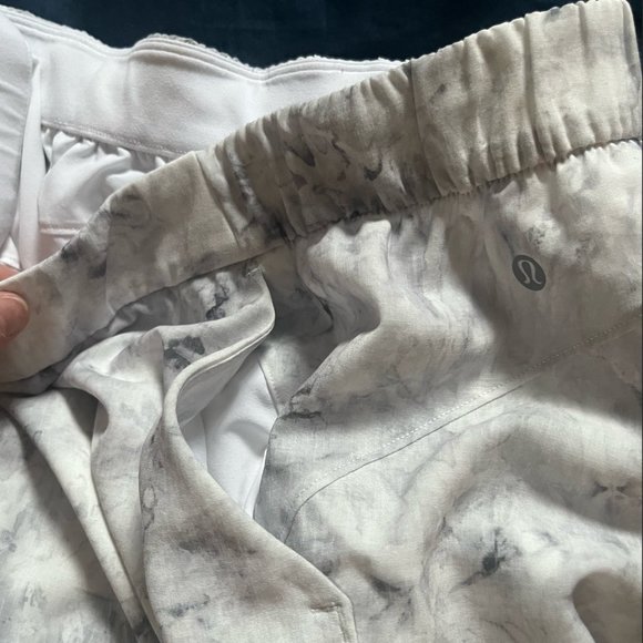 Lululemon Flat Front Relaxed HR Short in "Aquila Rhino Grey Multi "- size 14 - Picture 5 of 7